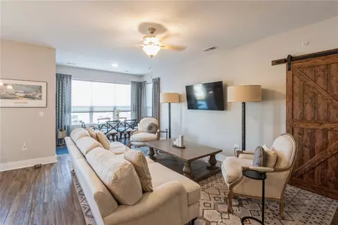 9065 Bishop Dr #101, West Des Moines, IA 50266