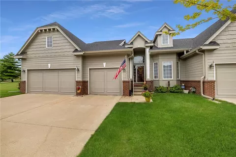 6980 Cody Dr #1, West Des Moines, IA 50266