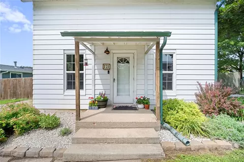 121 S Linn St, Roland, IA 50236