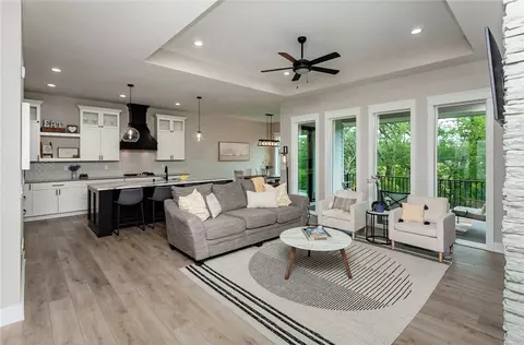 14825 Sutton Dr, Urbandale, IA 50323
