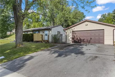 2820 S Union St, Des Moines, IA 50315
