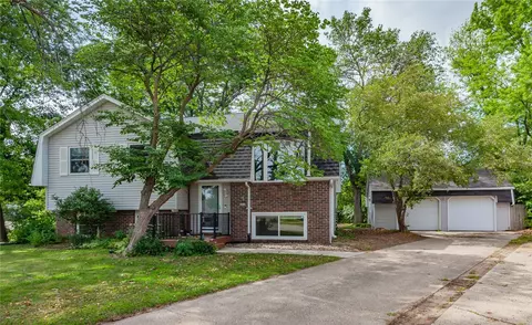 4120 78th Street Cir, Urbandale, IA 50322