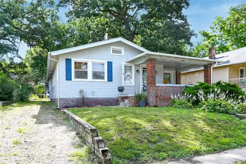 1703 E 8th St, Des Moines, IA 50316