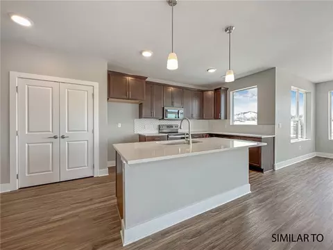 9065 Bishop Dr #116, West Des Moines, IA 50266