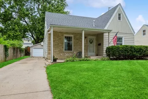 704 10th St, West Des Moines, IA 50265