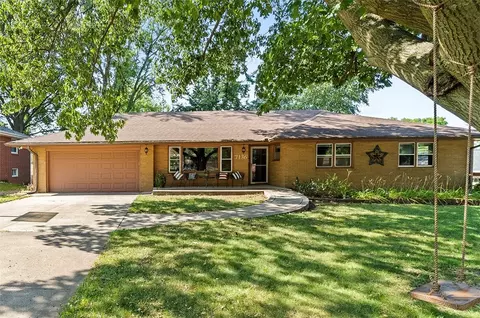 7136 Wilshire Blvd, Windsor Heights, IA 50324