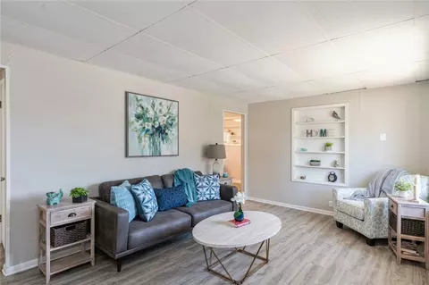 7003 SW 15th St, Des Moines, IA 50315