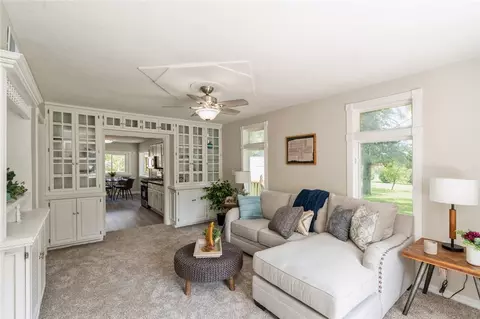 2325 E 42nd St, Des Moines, IA 50317
