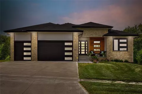 15512 Springbrook Trl, Urbandale, IA 50323