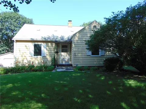 2216 39th St, Des Moines, IA 50310