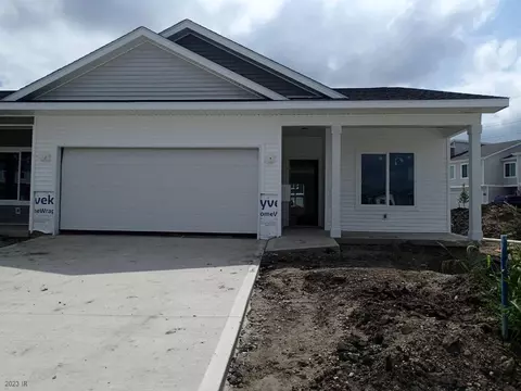 9696 Crestview Dr, West Des Moines, IA 50266