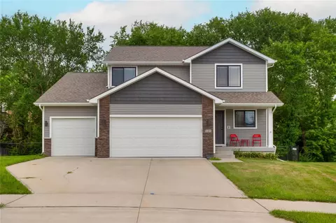 105 Braeburn Cir, Norwalk, IA 50211