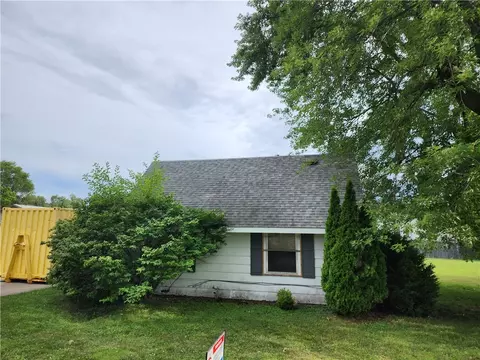 5520 NW 64th Pl, Johnston, IA 50131