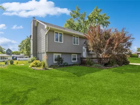 1419 Cherry Pkwy, Norwalk, IA 50211