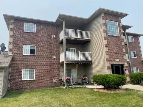701 SE Dovetail Rd #9, Grimes, IA 50111
