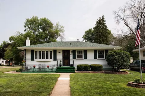710 N 8th St, Indianola, IA 50125