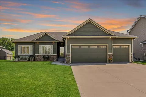 1484 Marina Cove Dr, Polk City, IA 50226