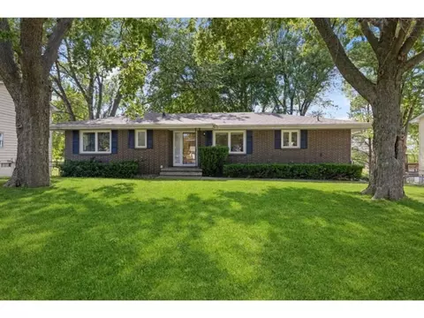 1216 33rd St, West Des Moines, IA 50266