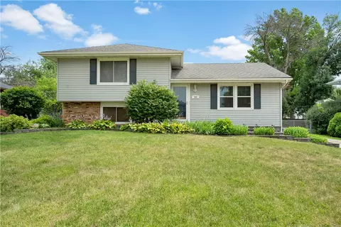 705 25th Ave SW, Altoona, IA 50009