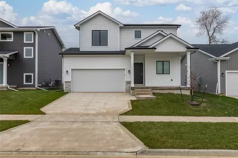 1748 Willow Ct, Norwalk, IA 50211