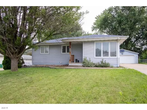 515 Lewis Ave, Norwalk, IA 50211