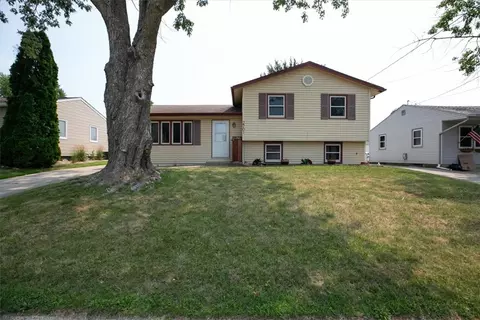 2701 E 39th Ct E, Des Moines, IA 50317