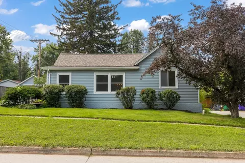 307 W Clinton Ave, Indianola, IA 50125