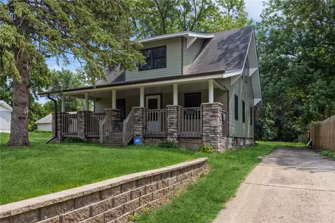 5312 Urbandale Ave, Des Moines, IA 50310