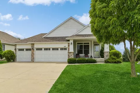 547 82nd St, West Des Moines, IA 50266