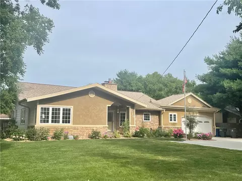 3710 Fleur Dr, Des Moines, IA 50321