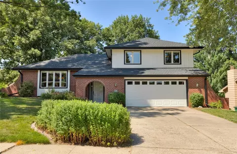 9831 Clark St, Clive, IA 50325