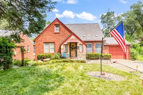 6623 Forest Ct, Windsor Heights, IA 50324
