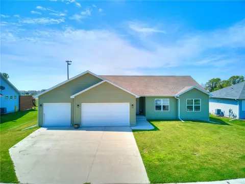 205 Park View Ln, Madrid, IA 50156
