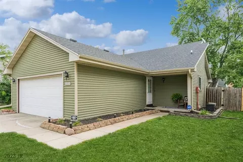 4511 84th St, Urbandale, IA 50322