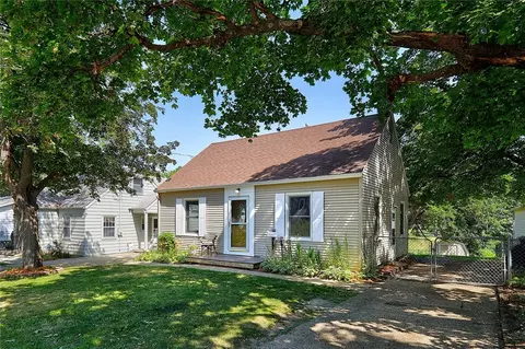 1221 Broad St, Des Moines, IA 50315