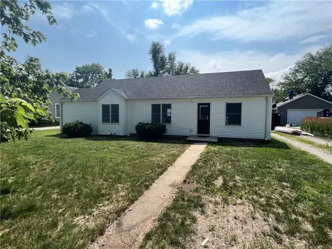 115 S Vine St, Cambridge, IA 50046