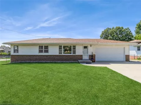 7690 NW 16th St, Ankeny, IA 50023