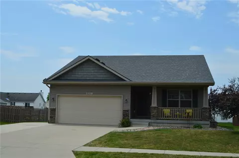 2405 White Oak Ln, Granger, IA 50109