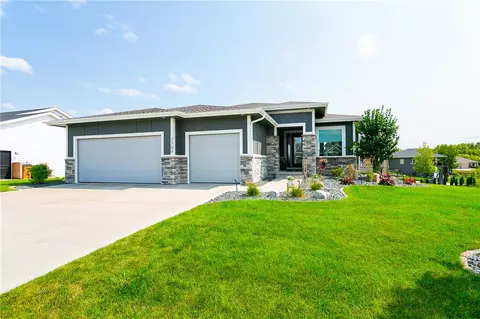 1504 Lyndale Dr, Polk City, IA 50226