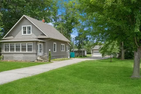 180 E School St, Carlisle, IA 50047