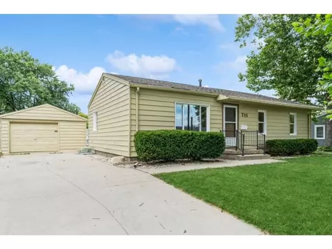 711 4th St SE, Altoona, IA 50009