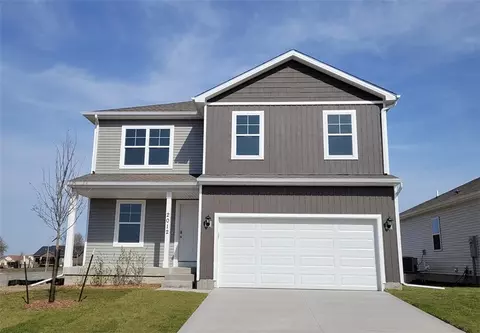 2011 N 7th St, Indianola, IA 50125