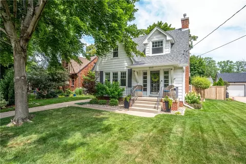 4315 Beaver Crest Dr, Des Moines, IA 50310
