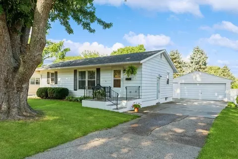 3524 E 38th Ct, Des Moines, IA 50317