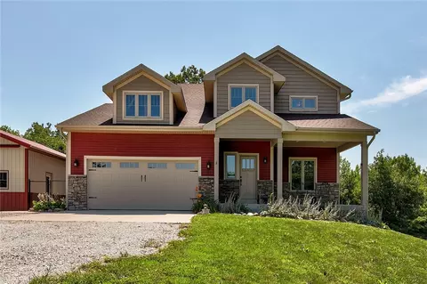 8737 43rd Ln, Prole, IA 50229
