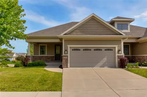 255 S 41st St #111, West Des Moines, IA 50265