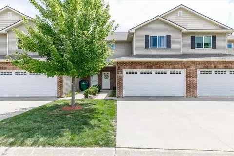 8308 Wilden Dr, Urbandale, IA 50322