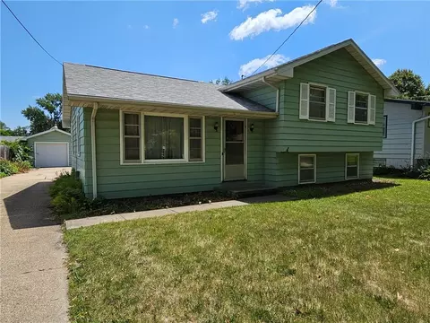 3921 E 26th St, Des Moines, IA 50317