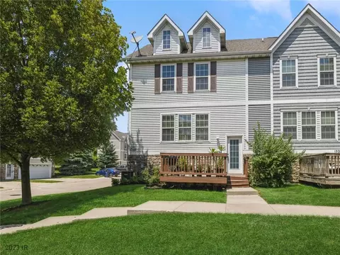 15244 Greenbelt Dr, Urbandale, IA 50323
