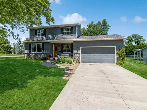105 Columbus Dr, Marshalltown, IA 50158